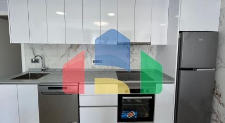 КВАРТИРА ПОСЛЕ РЕМОНТА НА НИЖНЕМ ЭТАЖЕ С УЧАСТКОМ 80 М2. БАССЕЙН+ГАРАЖ.