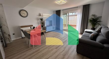 КВАРТИРА ПОСЛЕ РЕМОНТА НА НИЖНЕМ ЭТАЖЕ С УЧАСТКОМ 80 М2. БАССЕЙН+ГАРАЖ.