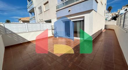 КВАРТИРА ПОСЛЕ РЕМОНТА НА НИЖНЕМ ЭТАЖЕ С УЧАСТКОМ 80 М2. БАССЕЙН+ГАРАЖ. КВАРТИРА ПОСЛЕ РЕМОНТА НА НИЖНЕМ ЭТАЖЕ С УЧАСТКОМ 80 М2. БАССЕЙН+ГАРАЖ.