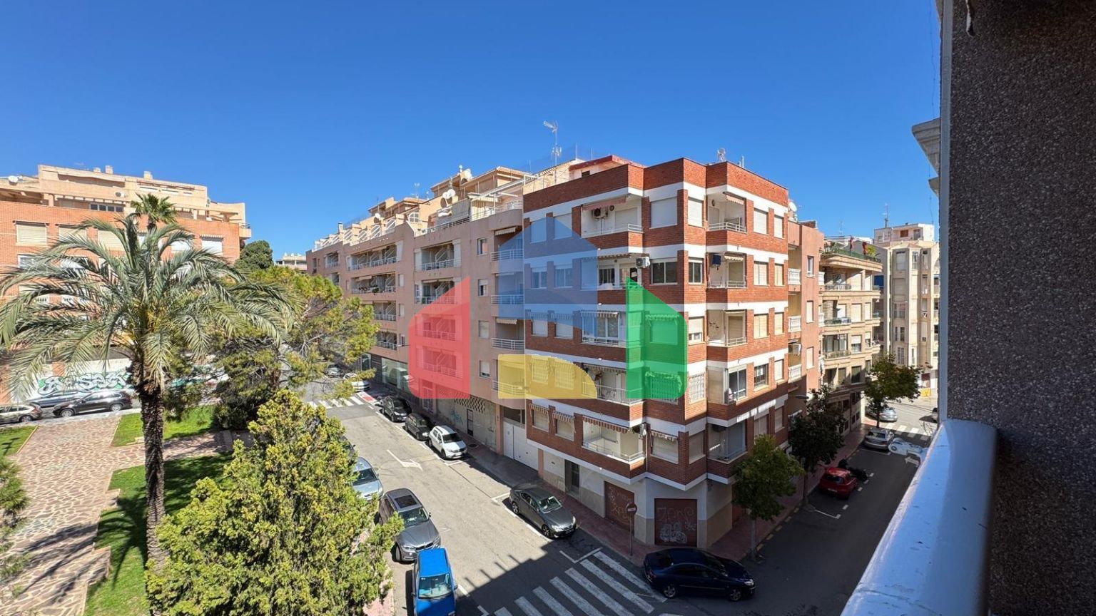 КВАРТИРА В 100 МЕТРАХ ОТ ПЯЖА ДЕЛЬ КУРА. 3 СПАЛЬНИ. 1 ВАННАЯ КОМНАТА. 74 М2.