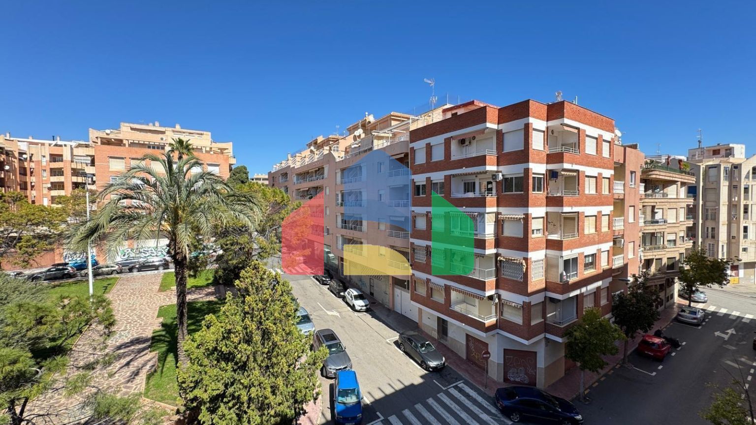 КВАРТИРА В 100 МЕТРАХ ОТ ПЯЖА ДЕЛЬ КУРА. 3 СПАЛЬНИ. 1 ВАННАЯ КОМНАТА. 74 М2.