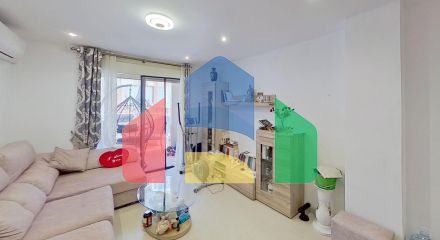 Cozy Semi-Renovated Apartment in Playa del Cura, Torrevieja with 2 BEDROOMS and 1 BATHROOM plus two STORAGE ROOMS just a short walk to the beach.