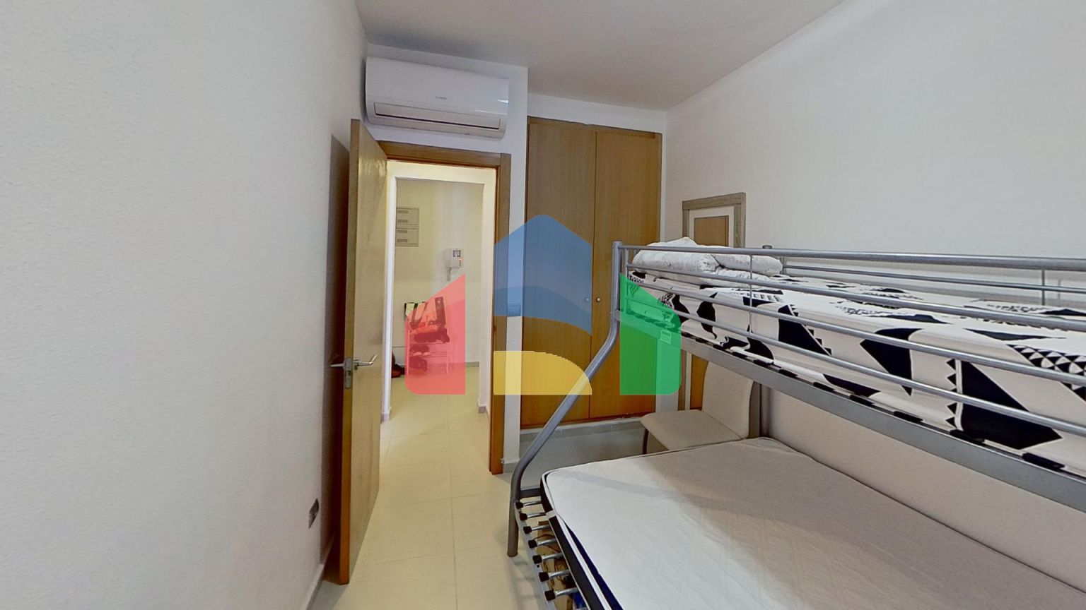 Уютная полуремонтированная квартира на пляже Кура, Торовьеха 2 СПАЛЬНИ 1 ВАННАЯ И 2 СКЛАДА в 500 метрах от пляжа