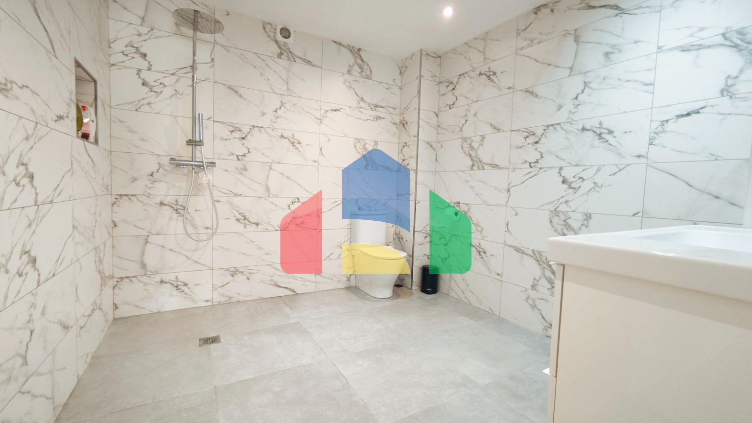 Огромная полностью отремонтированная вилла в Los Balcones, Torrevieja