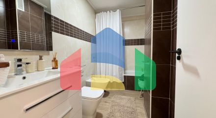 КВАРТИРА ПОСЛЕ РЕМОНТА В 400 МЕТРАХ ОТ ПЛЯЖА И ПОРТА. 3 СПАЛЬНИ. 2 ВАННЫЕ. С КЛАДОВКОЙ 17 М2.