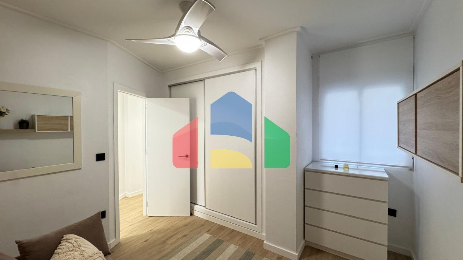 КВАРТИРА ПОСЛЕ РЕМОНТА В 400 МЕТРАХ ОТ ПЛЯЖА И ПОРТА. 3 СПАЛЬНИ. 2 ВАННЫЕ. С КЛАДОВКОЙ 17 М2.