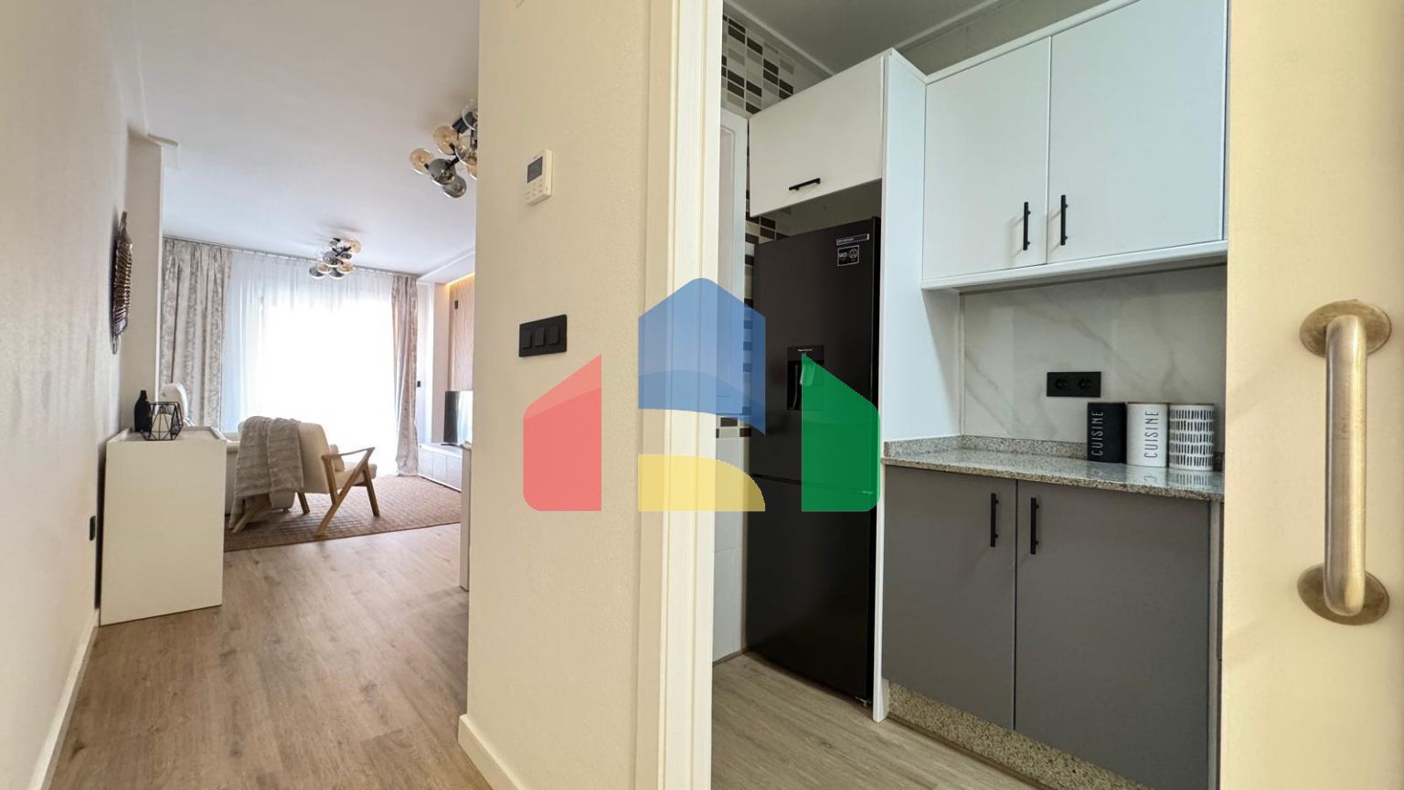 КВАРТИРА ПОСЛЕ РЕМОНТА В 400 МЕТРАХ ОТ ПЛЯЖА И ПОРТА. 3 СПАЛЬНИ. 2 ВАННЫЕ. С КЛАДОВКОЙ 17 М2.