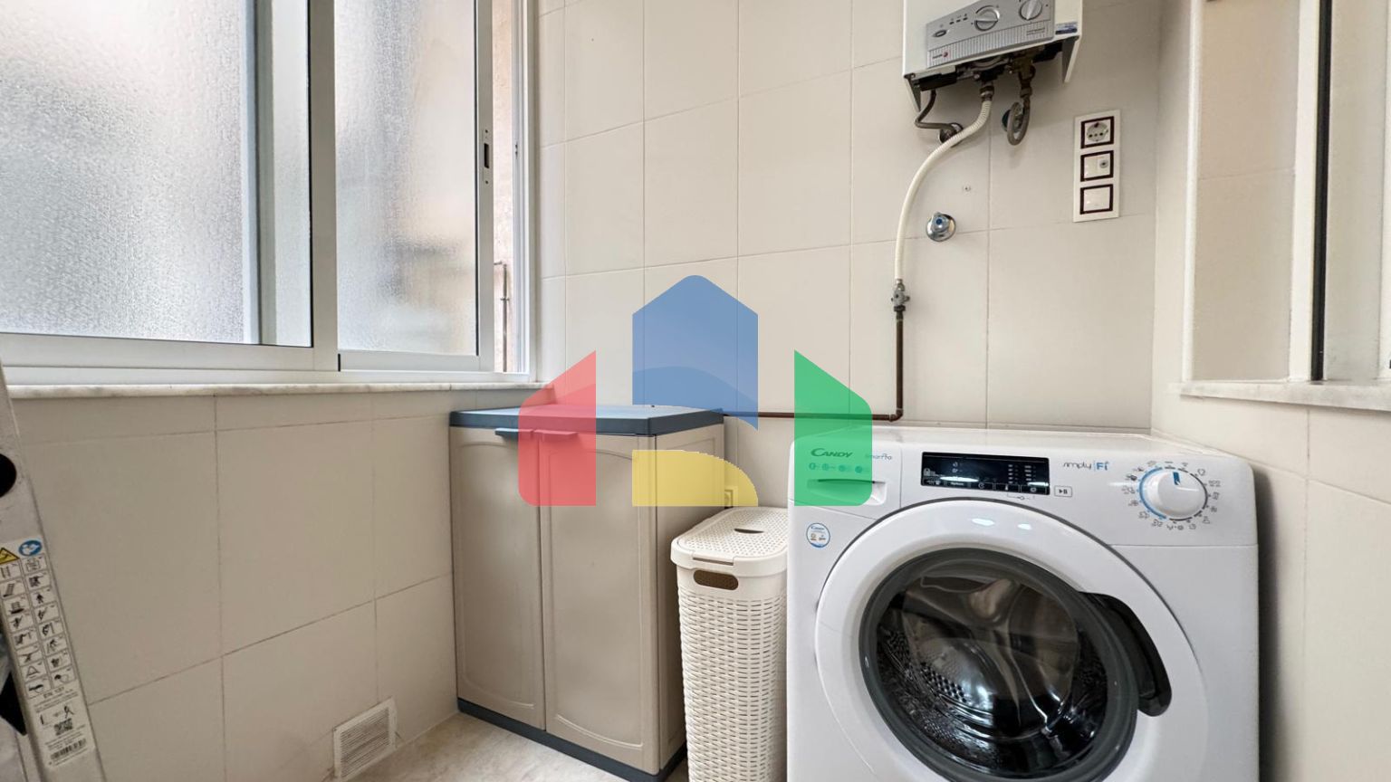 КВАРТИРА ПОСЛЕ РЕМОНТА В 400 МЕТРАХ ОТ ПЛЯЖА И ПОРТА. 3 СПАЛЬНИ. 2 ВАННЫЕ. С КЛАДОВКОЙ 17 М2.