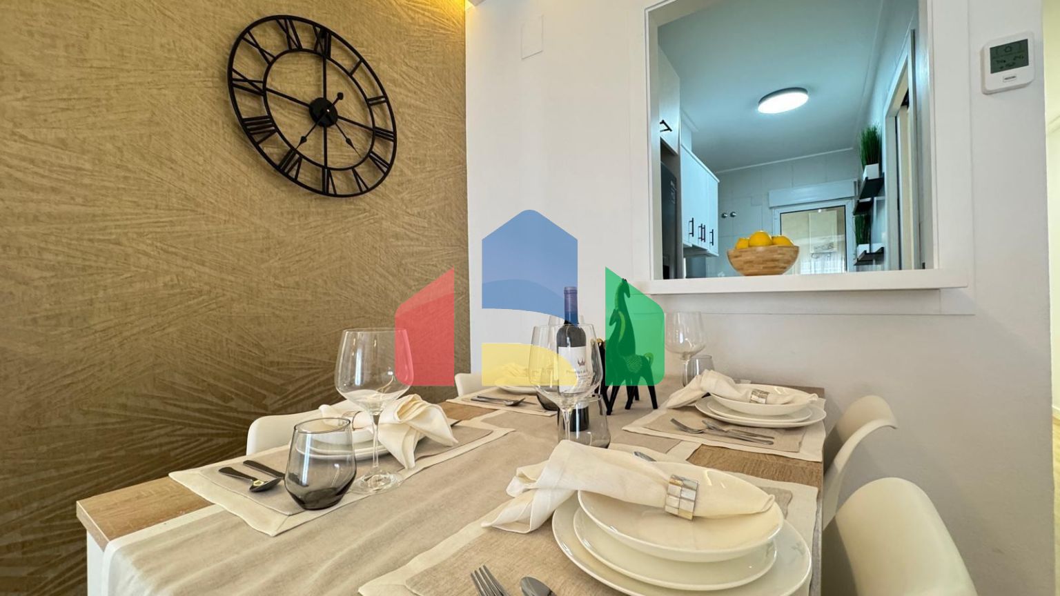 КВАРТИРА ПОСЛЕ РЕМОНТА В 400 МЕТРАХ ОТ ПЛЯЖА И ПОРТА. 3 СПАЛЬНИ. 2 ВАННЫЕ. С КЛАДОВКОЙ 17 М2.