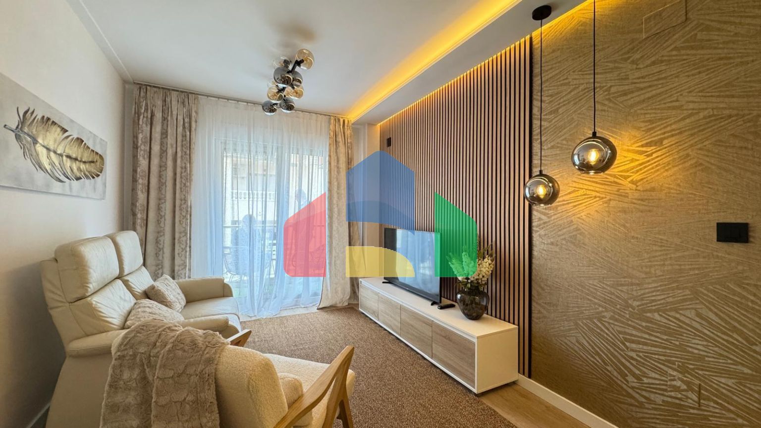 КВАРТИРА ПОСЛЕ РЕМОНТА В 400 МЕТРАХ ОТ ПЛЯЖА И ПОРТА. 3 СПАЛЬНИ. 2 ВАННЫЕ. С КЛАДОВКОЙ 17 М2.