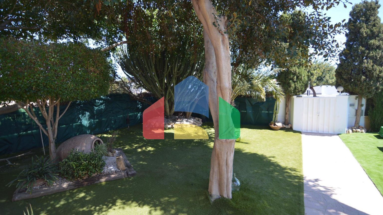 Впечатляющая отремонтированная вилла в урбанизации Торрета Флорида