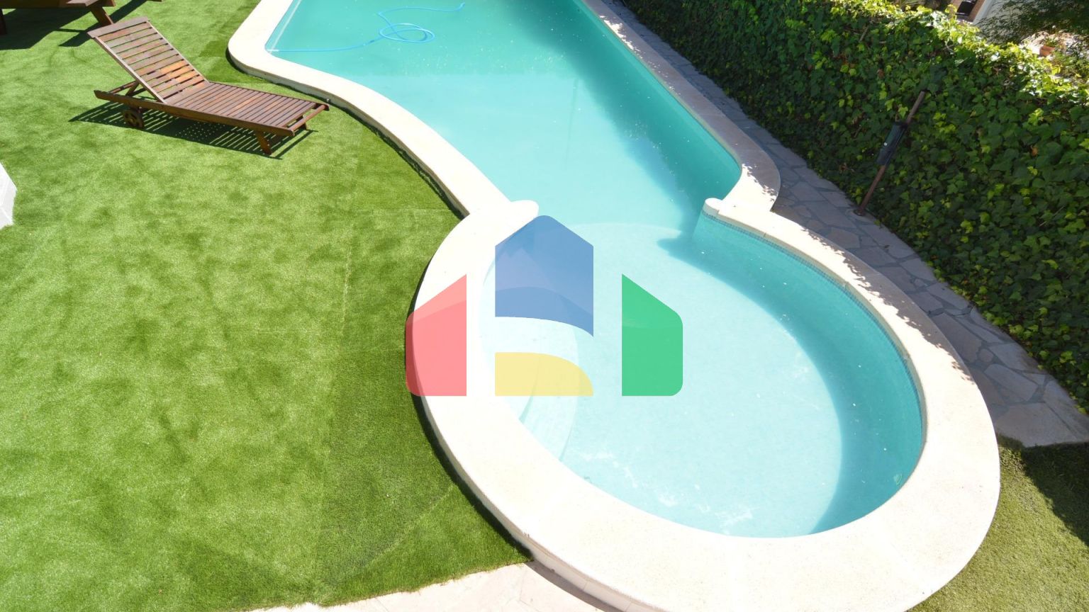 Впечатляющая отремонтированная вилла в урбанизации Торрета Флорида