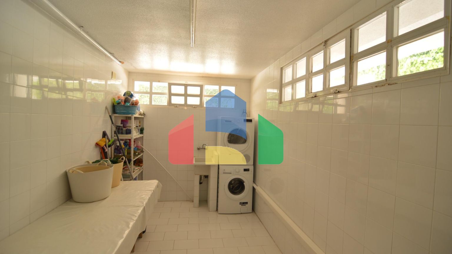 Впечатляющая отремонтированная вилла в урбанизации Торрета Флорида