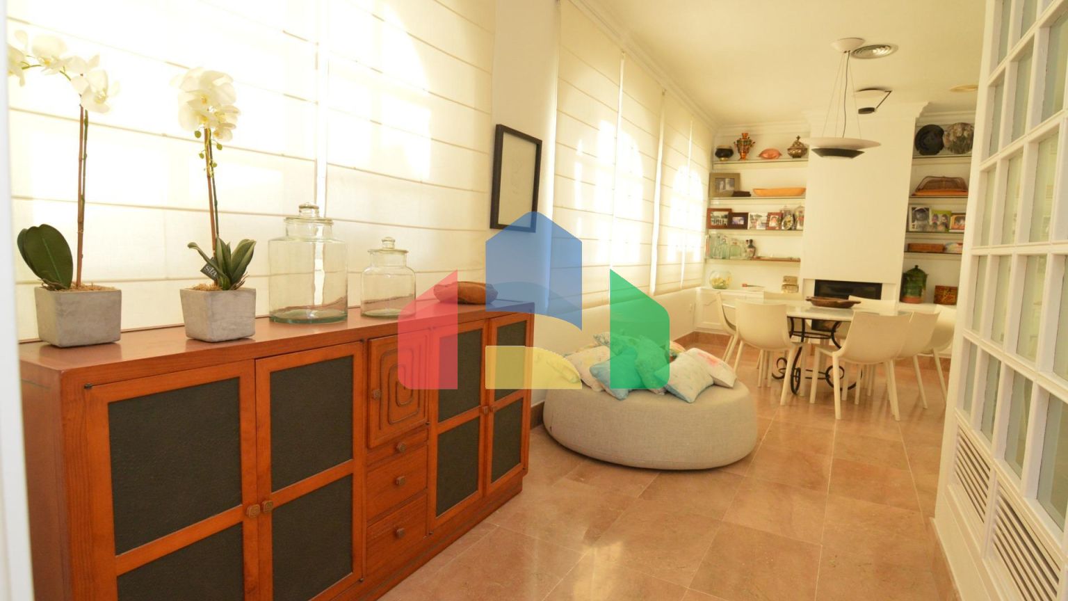 Впечатляющая отремонтированная вилла в урбанизации Торрета Флорида