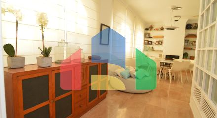 Впечатляющая отремонтированная вилла в урбанизации Торрета Флорида