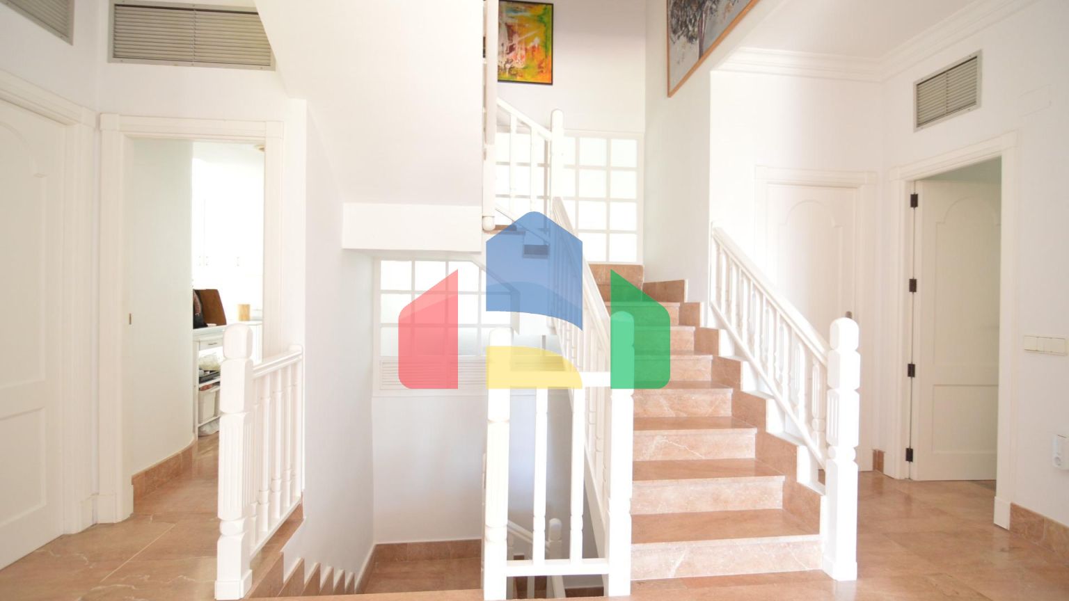 Впечатляющая отремонтированная вилла в урбанизации Торрета Флорида