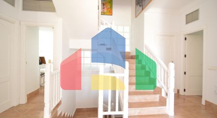 Впечатляющая отремонтированная вилла в урбанизации Торрета Флорида