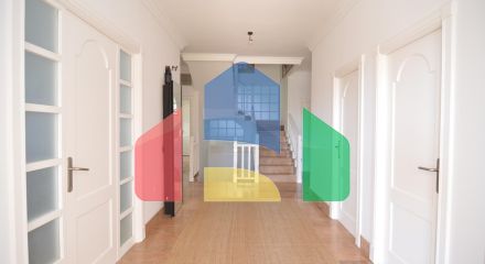 Впечатляющая отремонтированная вилла в урбанизации Торрета Флорида