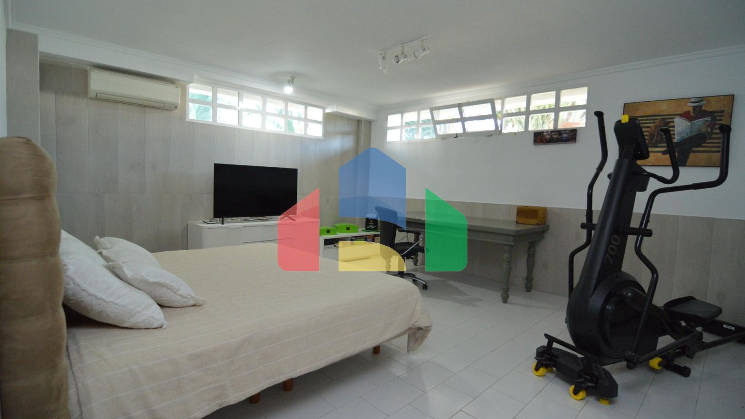 Впечатляющая отремонтированная вилла в урбанизации Торрета Флорида