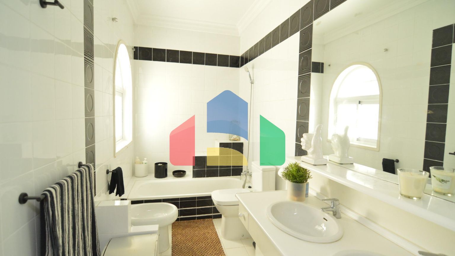 Впечатляющая отремонтированная вилла в урбанизации Торрета Флорида