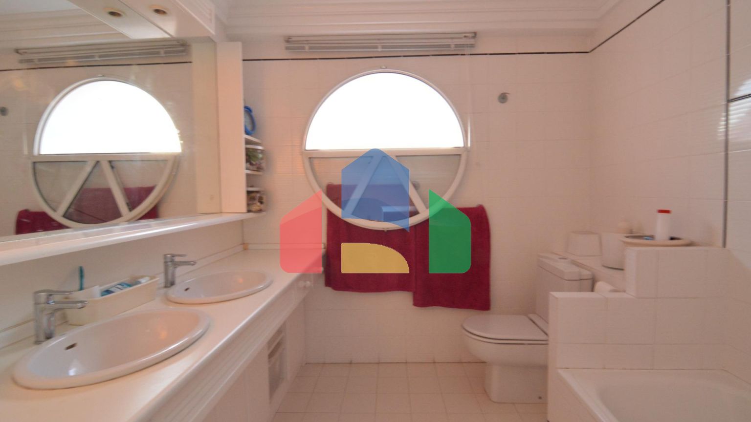 Впечатляющая отремонтированная вилла в урбанизации Торрета Флорида