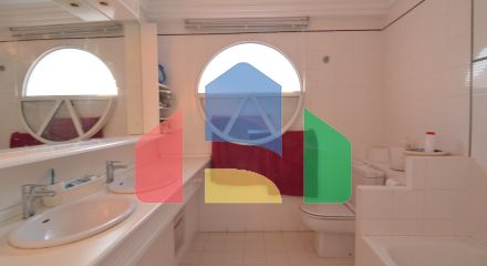 Впечатляющая отремонтированная вилла в урбанизации Торрета Флорида