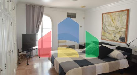 Впечатляющая отремонтированная вилла в урбанизации Торрета Флорида