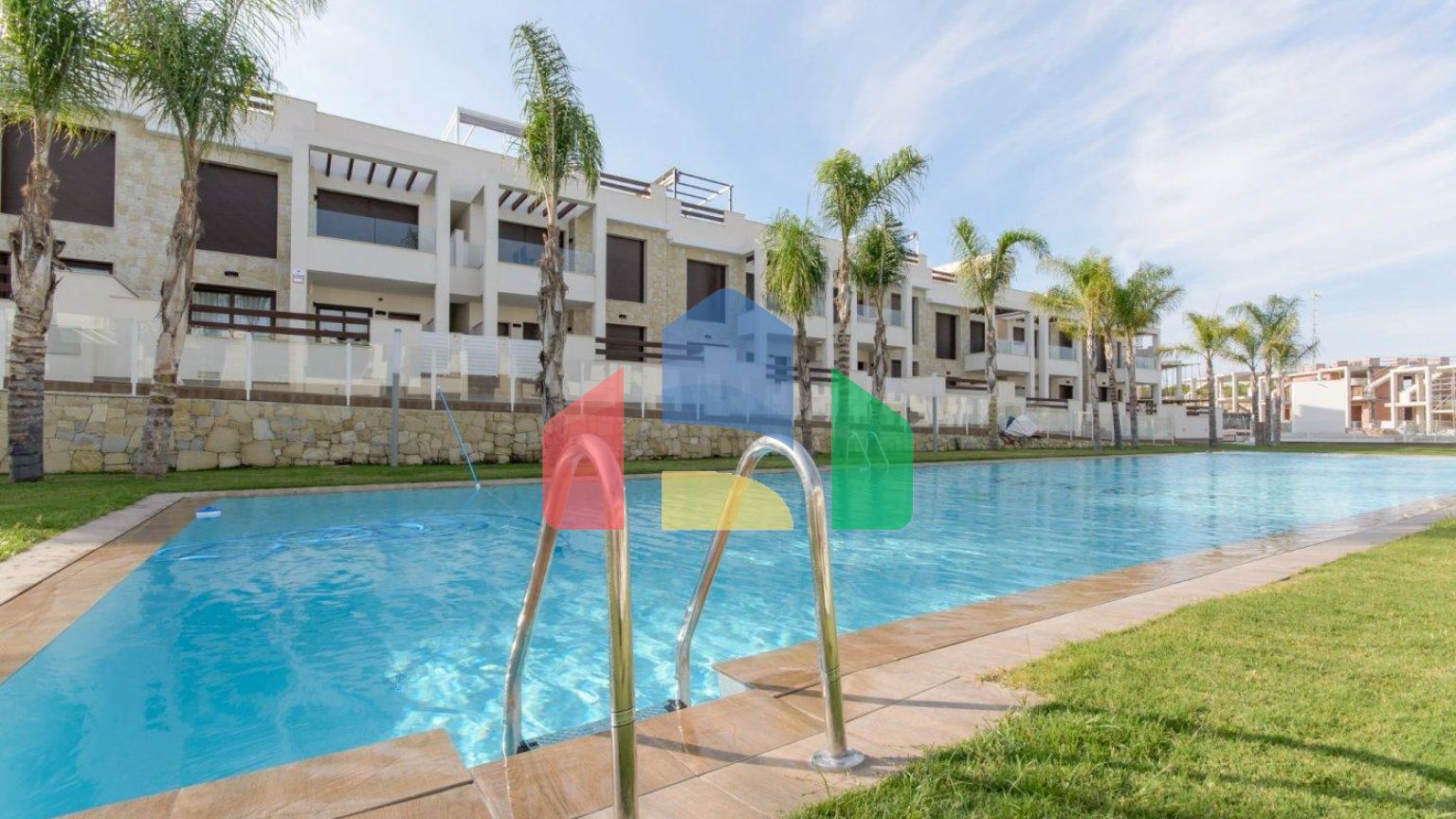 НОВЫЙ ЖИЛОЙ КОМПЛЕКС С БУНГАЛО В ЛОС БАЛКОНЕС, ТОРРЕВЬЕХА