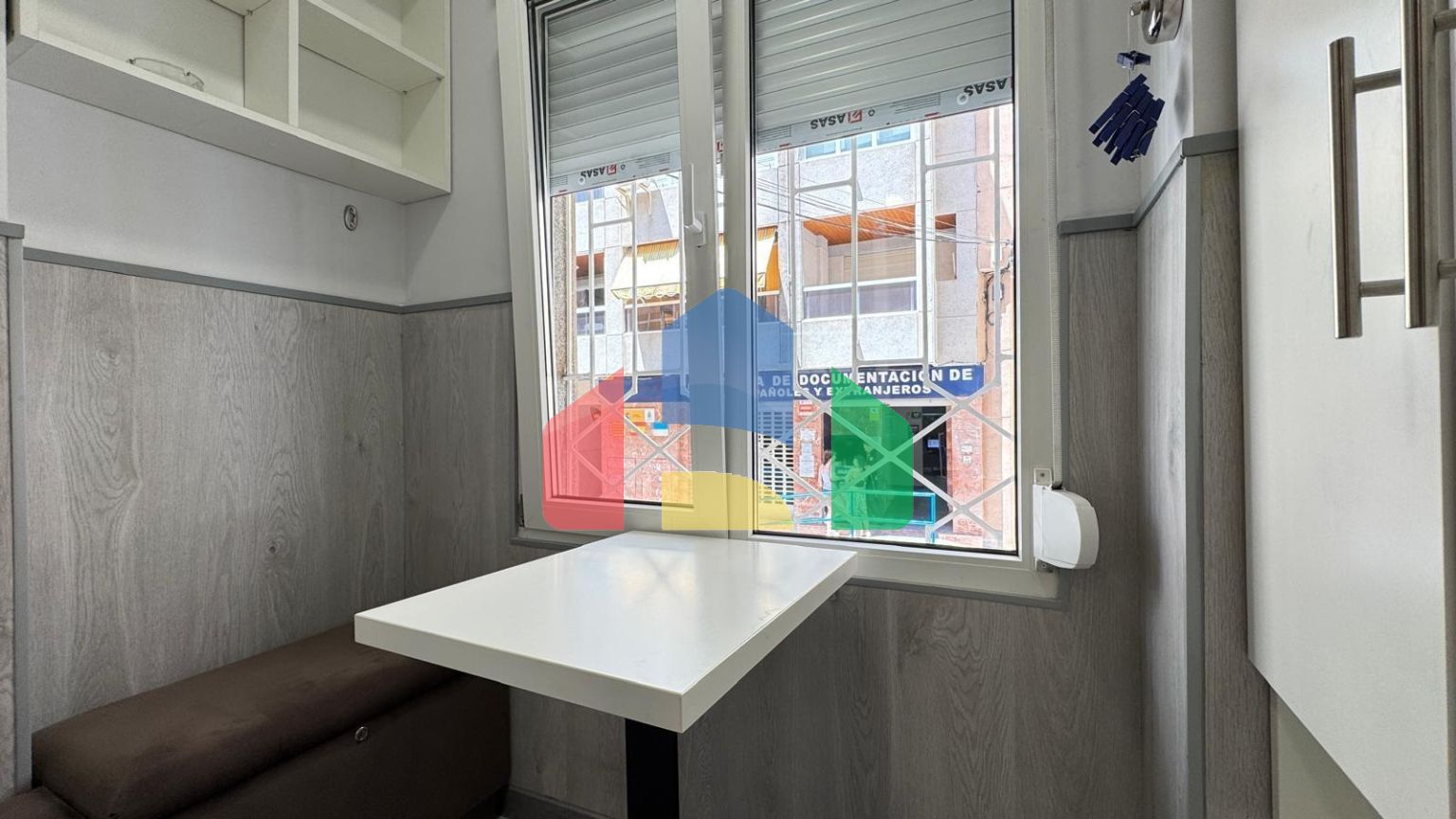 АПАРТАМЕНТЫ ПОСЛЕ РЕМОНТА В 350 МЕТРАХ ОТ ПЛЯЖА. 2 СПАЛЬНИ. 2 ВАННЫЕ КОМНАТЫ. КВАРТИРА РАЗДЕЛЕНА НА ДВЕ СТУДИИ ДЛ