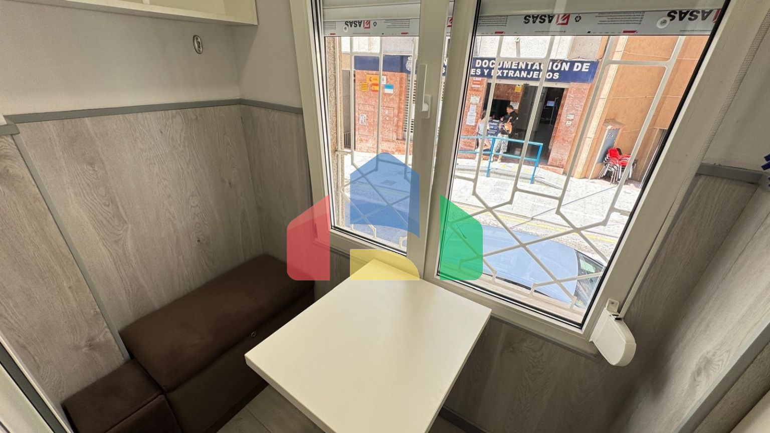 АПАРТАМЕНТЫ ПОСЛЕ РЕМОНТА В 350 МЕТРАХ ОТ ПЛЯЖА. 2 СПАЛЬНИ. 2 ВАННЫЕ КОМНАТЫ. КВАРТИРА РАЗДЕЛЕНА НА ДВЕ СТУДИИ ДЛ