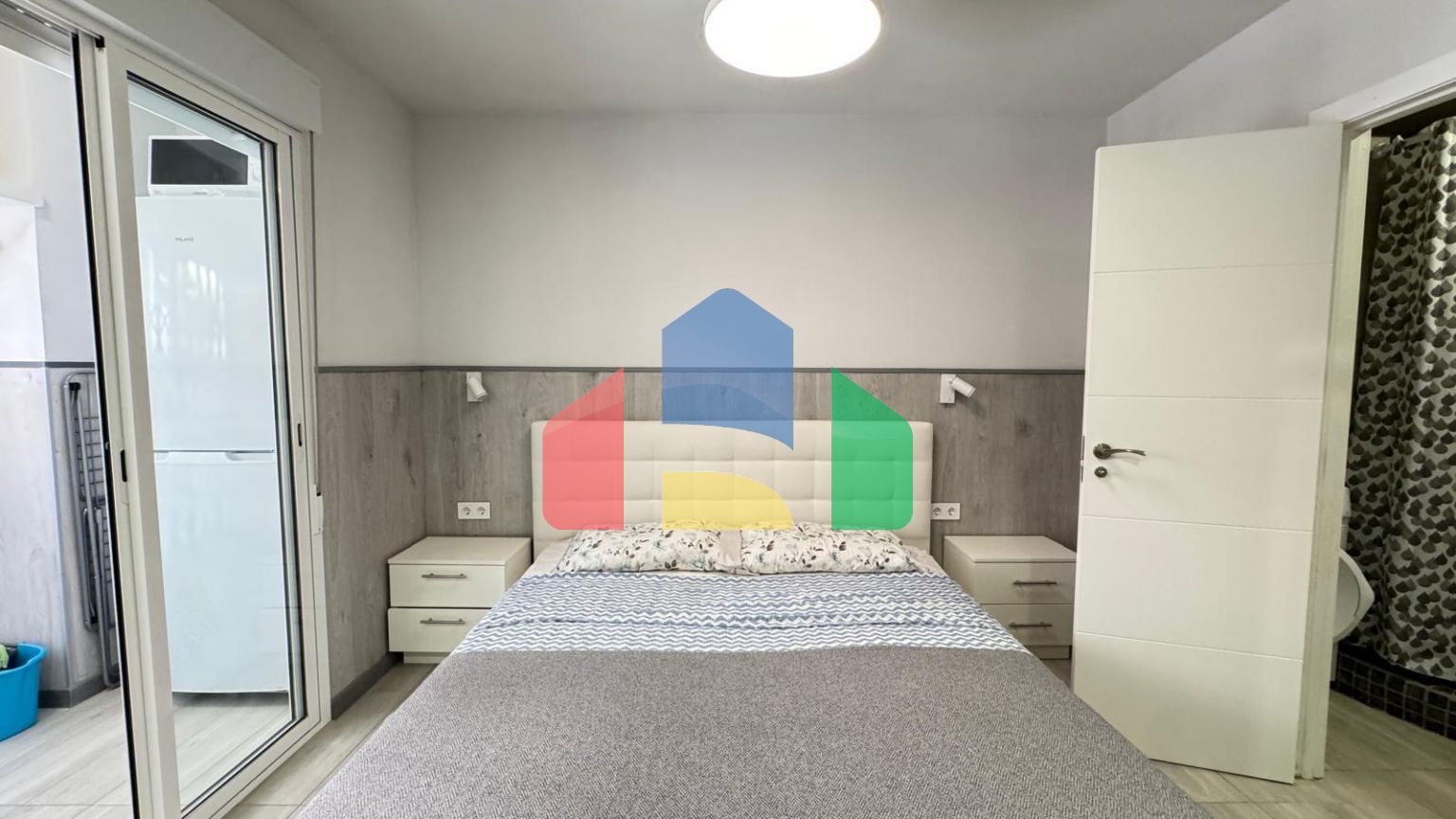 АПАРТАМЕНТЫ ПОСЛЕ РЕМОНТА В 350 МЕТРАХ ОТ ПЛЯЖА. 2 СПАЛЬНИ. 2 ВАННЫЕ КОМНАТЫ. КВАРТИРА РАЗДЕЛЕНА НА ДВЕ СТУДИИ ДЛ