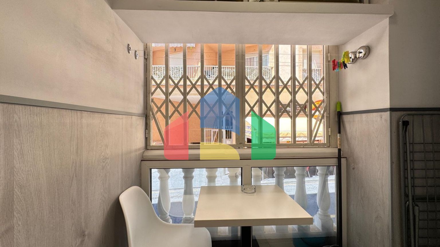 АПАРТАМЕНТЫ ПОСЛЕ РЕМОНТА В 350 МЕТРАХ ОТ ПЛЯЖА. 2 СПАЛЬНИ. 2 ВАННЫЕ КОМНАТЫ. КВАРТИРА РАЗДЕЛЕНА НА ДВЕ СТУДИИ ДЛ