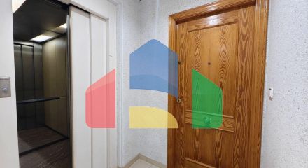АПАРТАМЕНТЫ В 400 МЕТРАХ ОТ ПЛЯЖА И ПЛОЩЯДЪЮ 79 М2. 2 СПАЛЬНИ. 1 ВАННАЯ КОМНАТА.