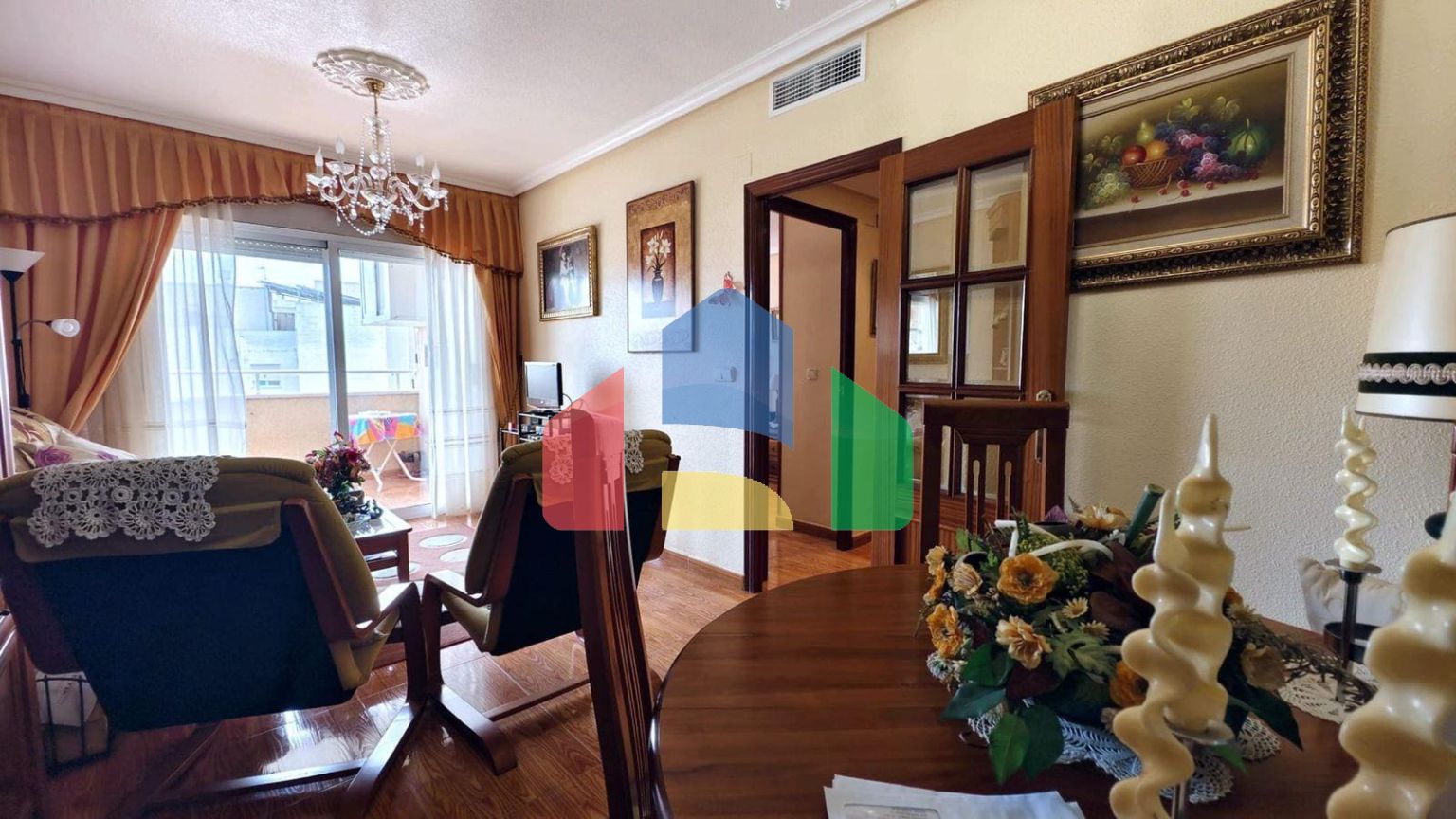 АПАРТАМЕНТЫ В 400 МЕТРАХ ОТ ПЛЯЖА И ПЛОЩЯДЪЮ 79 М2. 2 СПАЛЬНИ. 1 ВАННАЯ КОМНАТА.