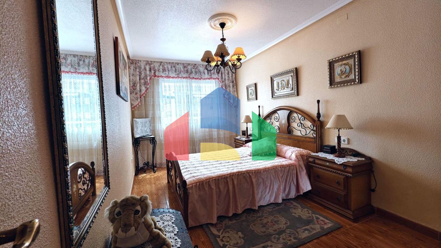 АПАРТАМЕНТЫ В 400 МЕТРАХ ОТ ПЛЯЖА И ПЛОЩЯДЪЮ 79 М2. 2 СПАЛЬНИ. 1 ВАННАЯ КОМНАТА.