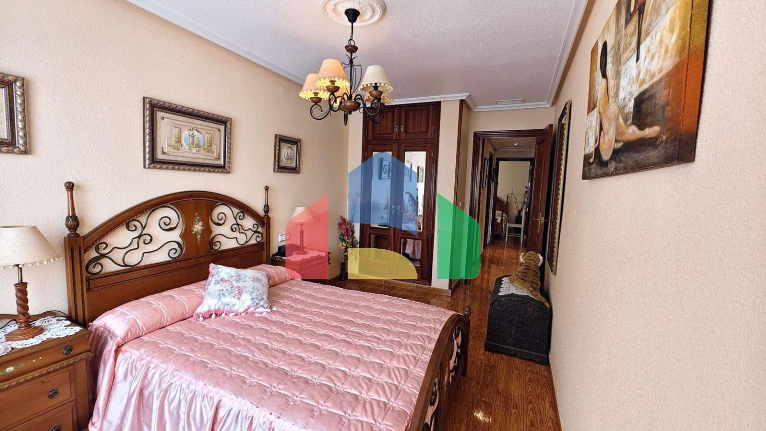 АПАРТАМЕНТЫ В 400 МЕТРАХ ОТ ПЛЯЖА И ПЛОЩЯДЪЮ 79 М2. 2 СПАЛЬНИ. 1 ВАННАЯ КОМНАТА.