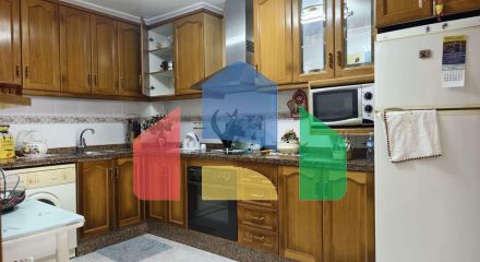 АПАРТАМЕНТЫ В 400 МЕТРАХ ОТ ПЛЯЖА И ПЛОЩЯДЪЮ 79 М2. 2 СПАЛЬНИ. 1 ВАННАЯ КОМНАТА.