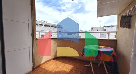 АПАРТАМЕНТЫ В 400 МЕТРАХ ОТ ПЛЯЖА И ПЛОЩЯДЪЮ 79 М2. 2 СПАЛЬНИ. 1 ВАННАЯ КОМНАТА.