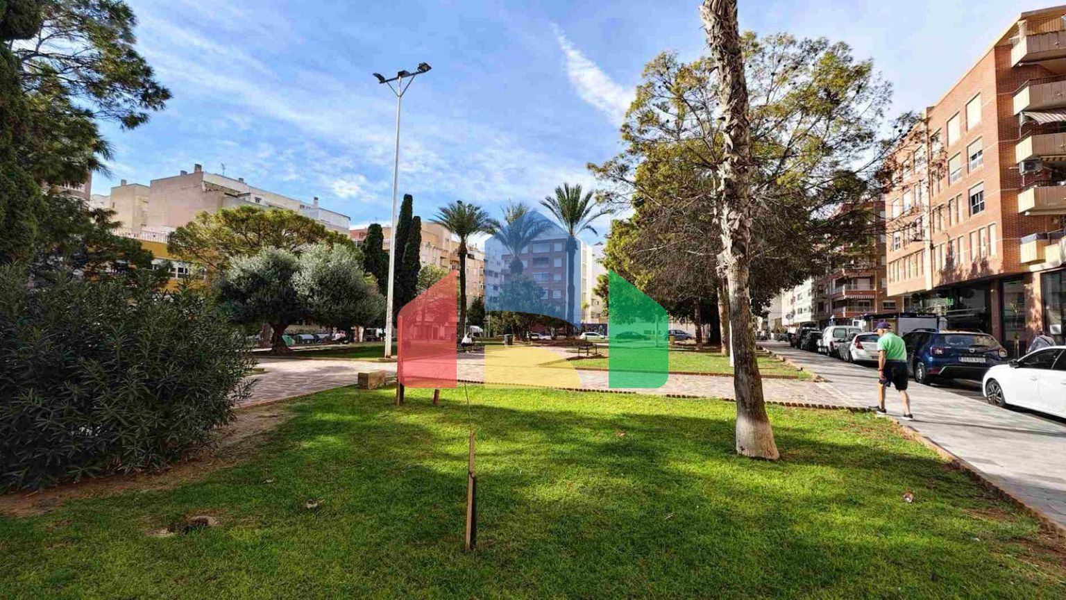 АПАРТАМЕНТЫ В 400 МЕТРАХ ОТ ПЛЯЖА И ПЛОЩЯДЪЮ 79 М2. 2 СПАЛЬНИ. 1 ВАННАЯ КОМНАТА.