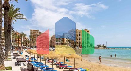 АПАРТАМЕНТЫ В 400 МЕТРАХ ОТ ПЛЯЖА И ПЛОЩЯДЪЮ 79 М2. 2 СПАЛЬНИ. 1 ВАННАЯ КОМНАТА.