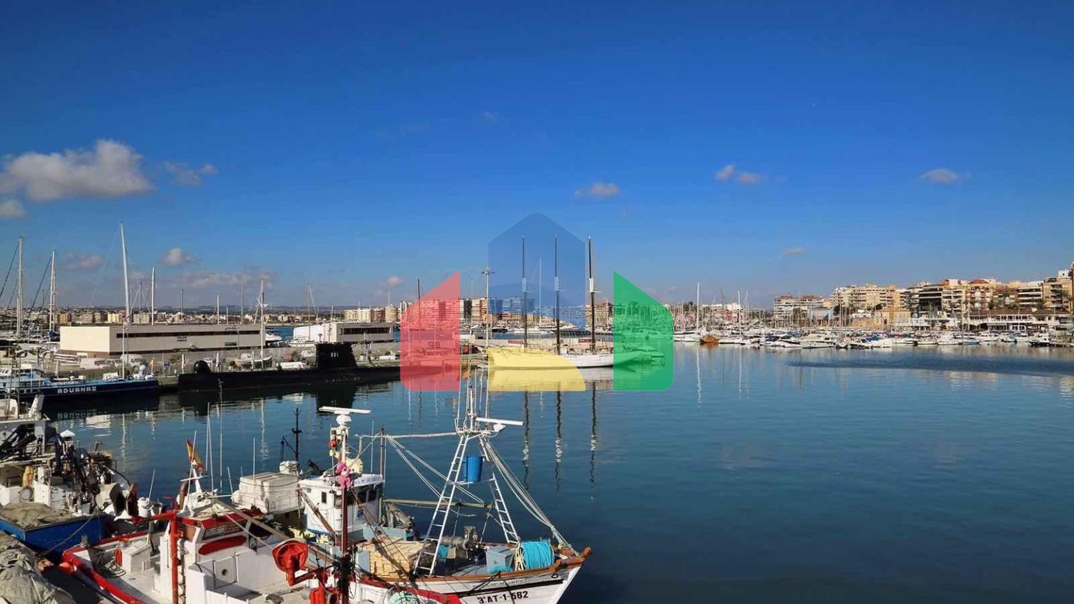 АПАРТАМЕНТЫ В 400 МЕТРАХ ОТ ПЛЯЖА И ПЛОЩЯДЪЮ 79 М2. 2 СПАЛЬНИ. 1 ВАННАЯ КОМНАТА.