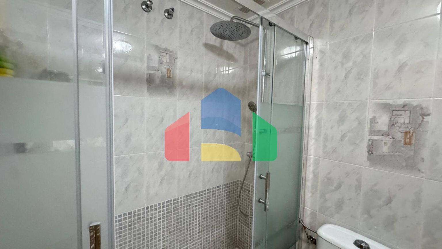 АПАРТАМЕНТЫ С БОКОВЫМ ВИДОМ НА МОРЕ В ЗДАНИИ «MARIBLANCA»  2 СПАЛЬНИ. 1 ВАННАЯ КОМНАТА. 78 М2. В ЦЕНЕ ГАРАЖ ЗАКРЫТОГО Ð¢ÐÐ