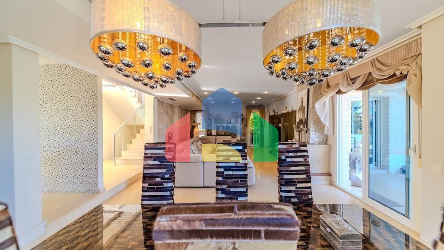 ЛЮКС ВИЛЛА, С НАХОЖДЕНИЕМ В 300 МЕТРАХ ОТ ПЛЯЖА ЛА-МАТА. 5 СПАЛЕН. 4 С/У. ПОВЕРХНОСТЬ -438 М2. УЧASTОК-790М2.