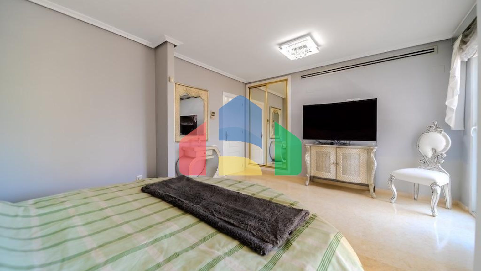 ЛЮКС ВИЛЛА, С НАХОЖДЕНИЕМ В 300 МЕТРАХ ОТ ПЛЯЖА ЛА-МАТА. 5 СПАЛЕН. 4 С/У. ПОВЕРХНОСТЬ -438 М2. УЧASTОК-790М2.