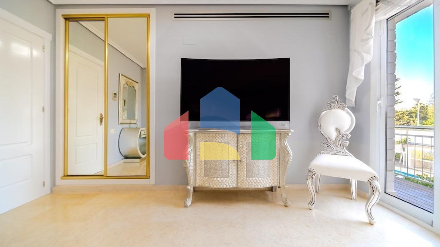 ЛЮКС ВИЛЛА, С НАХОЖДЕНИЕМ В 300 МЕТРАХ ОТ ПЛЯЖА ЛА-МАТА. 5 СПАЛЕН. 4 С/У. ПОВЕРХНОСТЬ -438 М2. УЧASTОК-790М2.