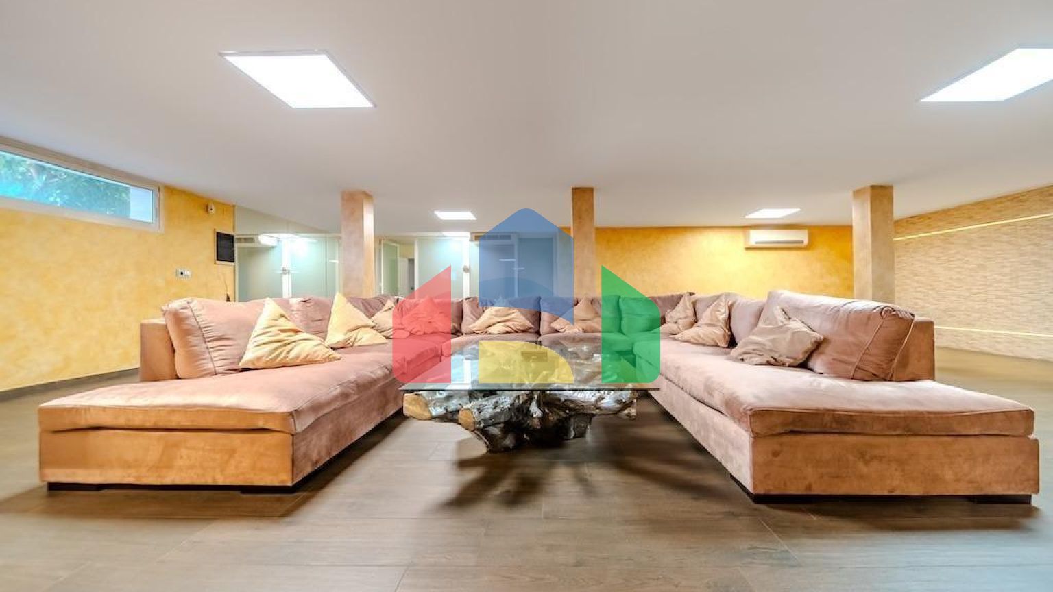 ЛЮКС ВИЛЛА, С НАХОЖДЕНИЕМ В 300 МЕТРАХ ОТ ПЛЯЖА ЛА-МАТА. 5 СПАЛЕН. 4 С/У. ПОВЕРХНОСТЬ -438 М2. УЧASTОК-790М2.