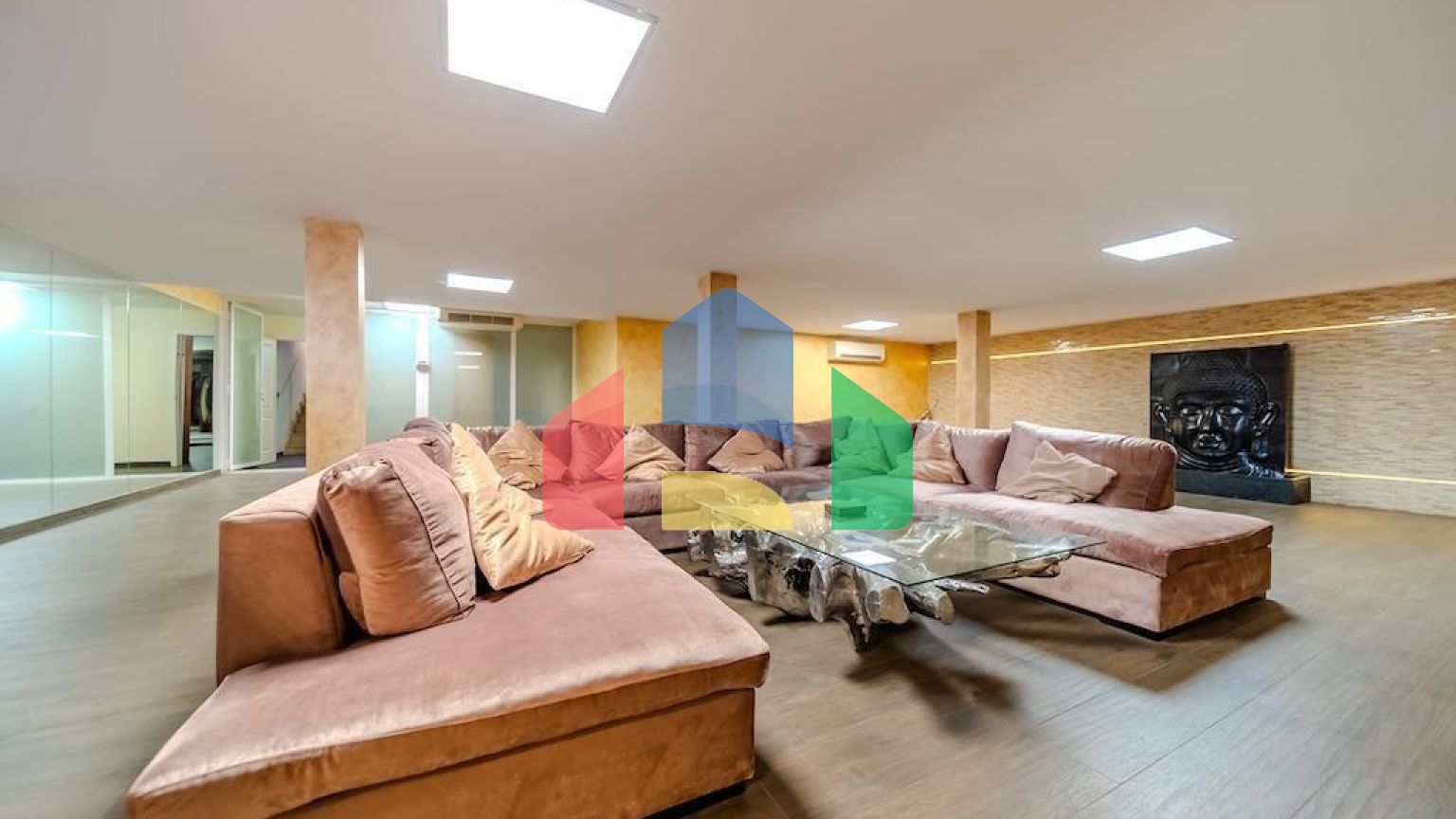 ЛЮКС ВИЛЛА, С НАХОЖДЕНИЕМ В 300 МЕТРАХ ОТ ПЛЯЖА ЛА-МАТА. 5 СПАЛЕН. 4 С/У. ПОВЕРХНОСТЬ -438 М2. УЧASTОК-790М2.