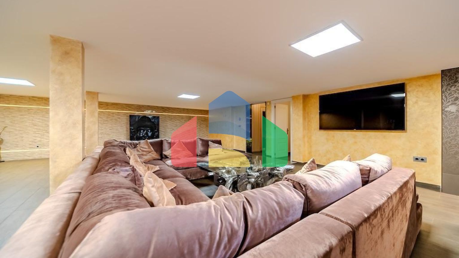 ЛЮКС ВИЛЛА, С НАХОЖДЕНИЕМ В 300 МЕТРАХ ОТ ПЛЯЖА ЛА-МАТА. 5 СПАЛЕН. 4 С/У. ПОВЕРХНОСТЬ -438 М2. УЧASTОК-790М2.