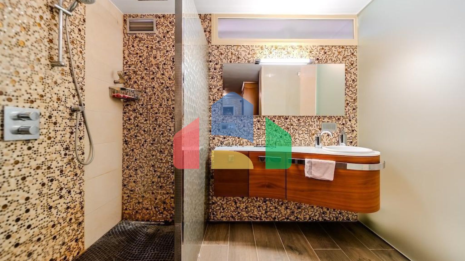 ЛЮКС ВИЛЛА, С НАХОЖДЕНИЕМ В 300 МЕТРАХ ОТ ПЛЯЖА ЛА-МАТА. 5 СПАЛЕН. 4 С/У. ПОВЕРХНОСТЬ -438 М2. УЧASTОК-790М2.