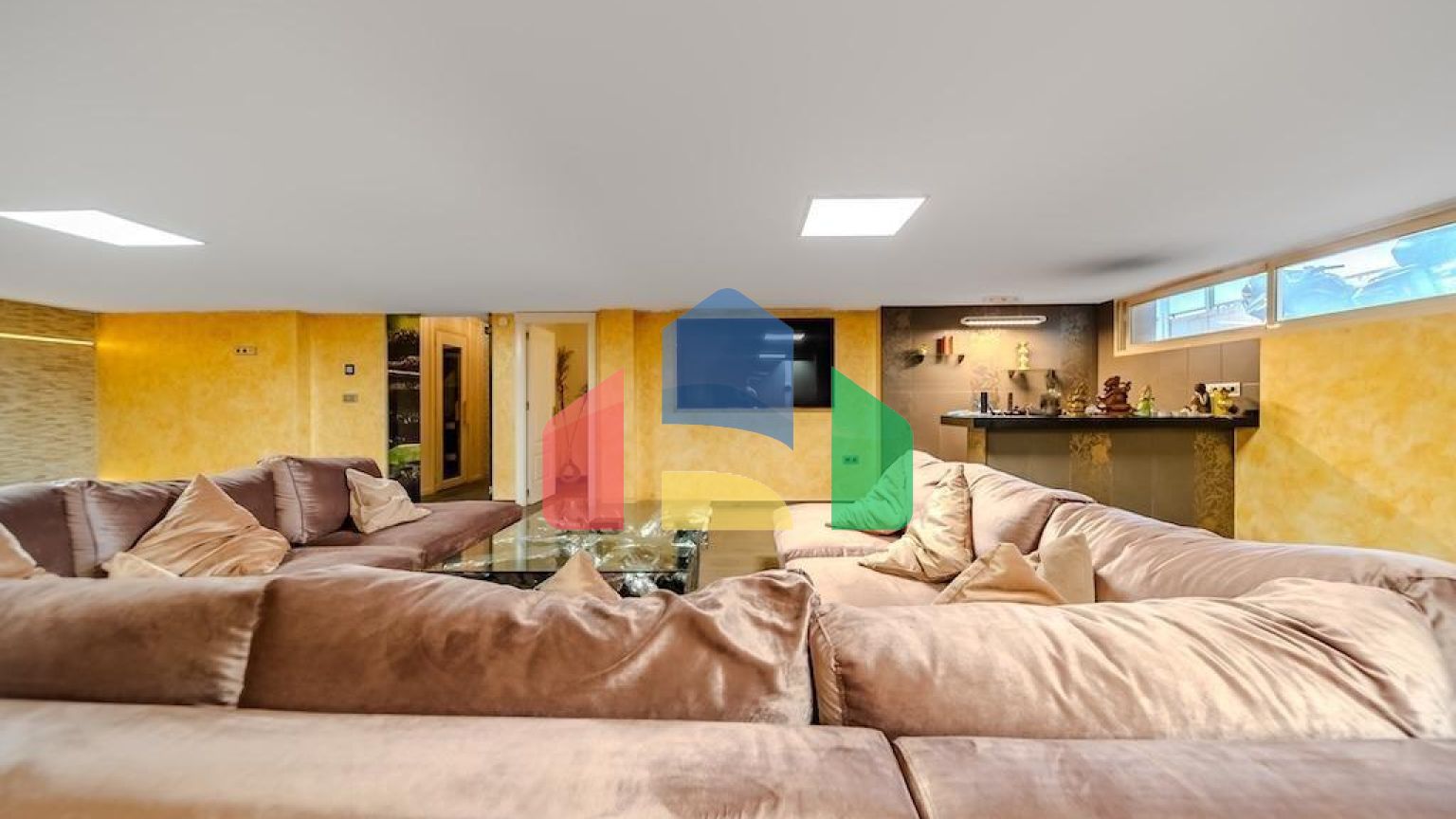 ЛЮКС ВИЛЛА, С НАХОЖДЕНИЕМ В 300 МЕТРАХ ОТ ПЛЯЖА ЛА-МАТА. 5 СПАЛЕН. 4 С/У. ПОВЕРХНОСТЬ -438 М2. УЧASTОК-790М2.